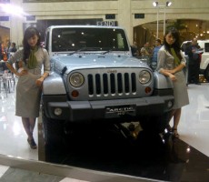 new_jeep_grand_Cherokee_Overland dan Jeep_Wrangler_Sahara_Arctic