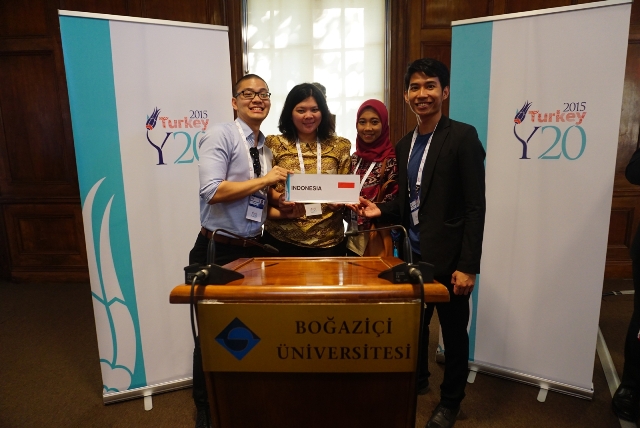 Delegasi Indonesia di Y20 Berfoto Bersama Pada Saat Kegiatan Berlangsung