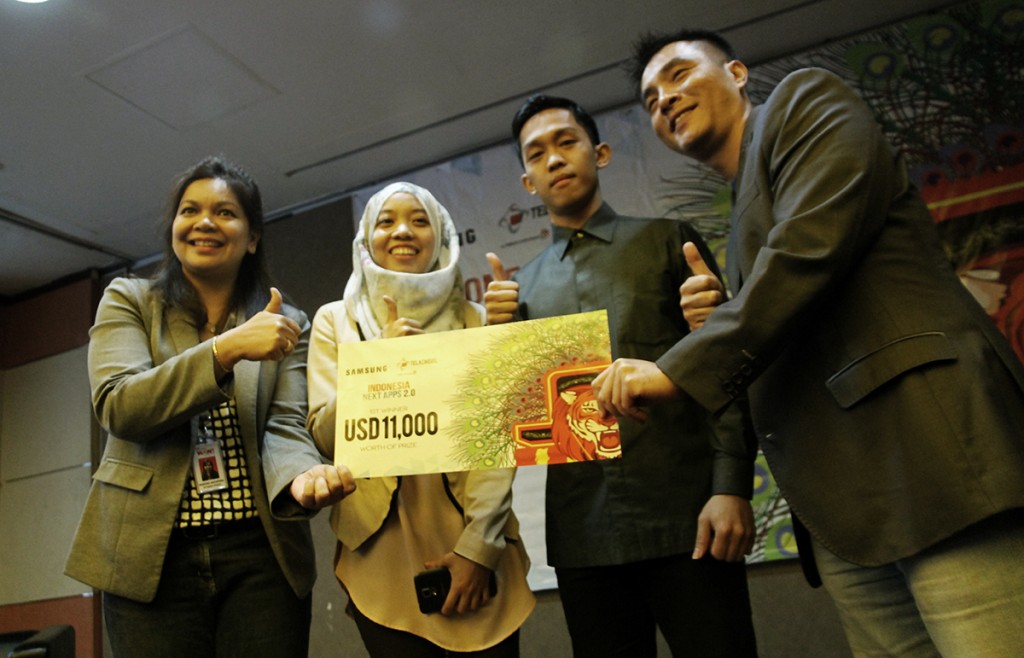 Vice President Digital Lifestyle Telkomsel, Marina Kacaribu berfoto bersama para pemenang 