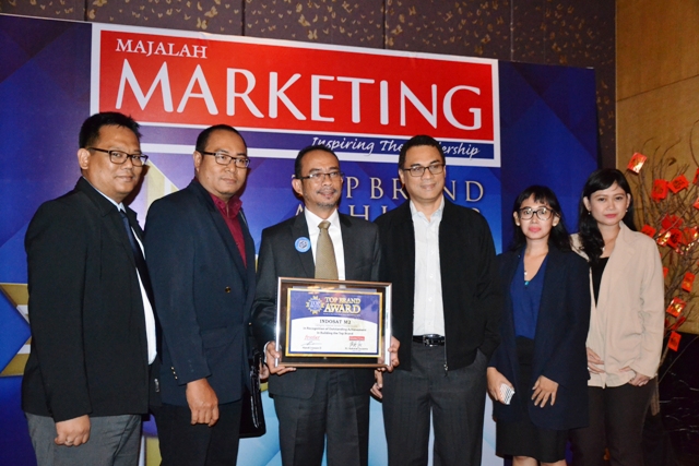 IM2 Sukses Raih Penghargaan Top Brand Award 2016 marketingcoid