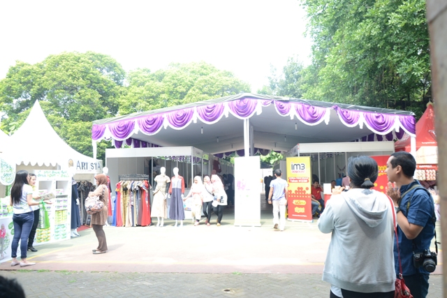 salah satu stand bazaar di acara deklarasi hari hijaber nasional