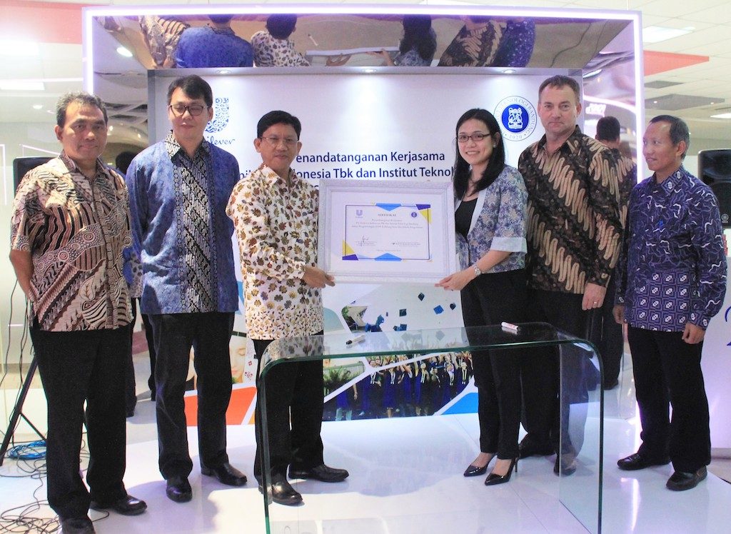 Kolaborasi Unilever dan Institut Teknologi Bandung (ITB) dimulai dengan penandatanganan Memorandum of Understanding (MoU) 