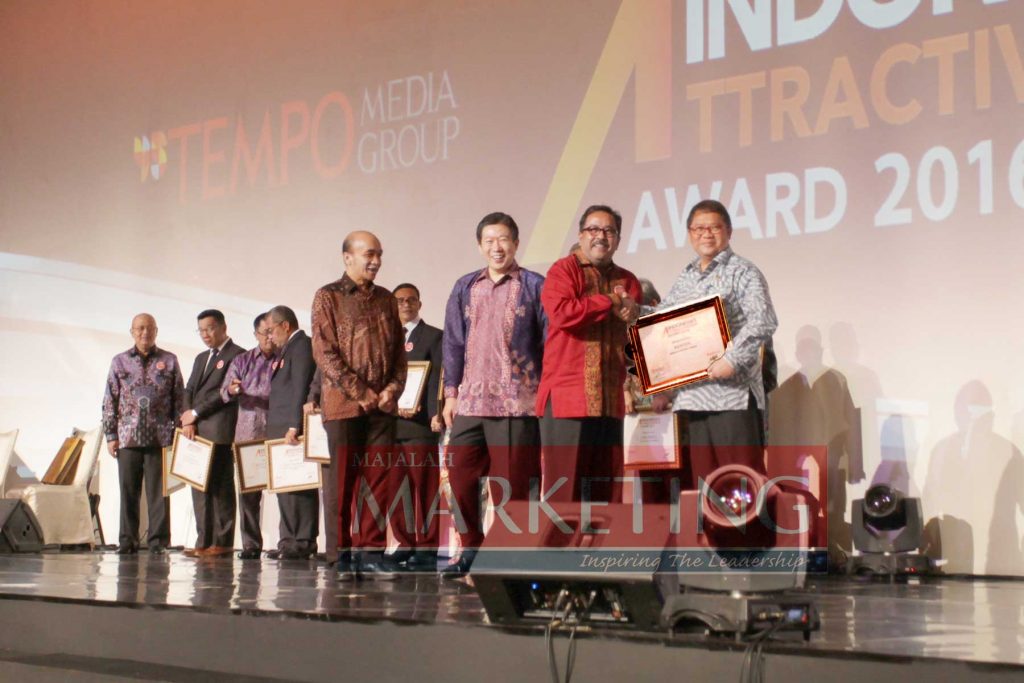 depan:  Direktur Utama PT Tempo Inti Media Tbk Bambang Harymurti, Handi Irawan CEO Frontier Consulting Group, Rano Karno Gubernur Banten, dan Menkominfo Rudiantara (foto Lia)