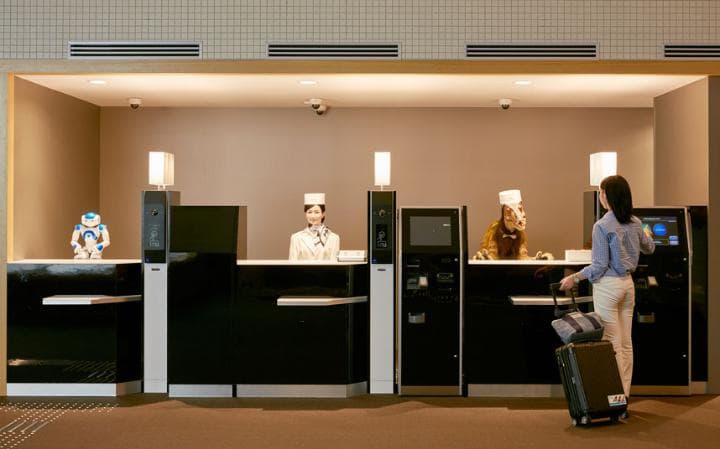 Robot resepsionis di Hotel Hen-na, Jepang (Foto: Daily Telegraph)