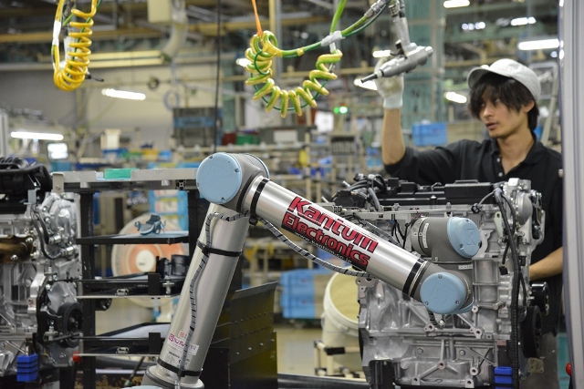 Nissan Otomatisasi Proses Manufaktur dengan Cobots UR10
