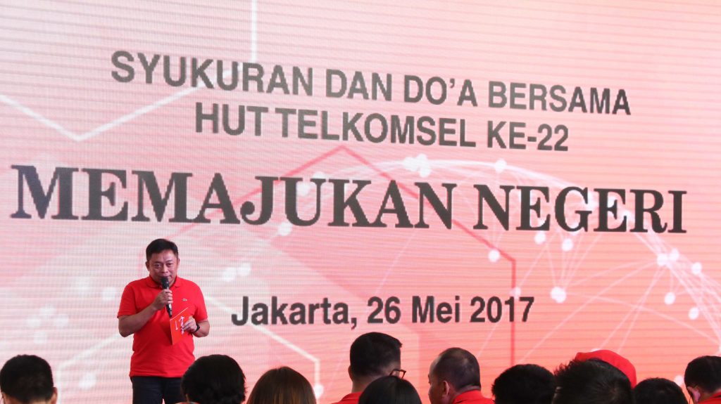 Direktur Utama Telkomsel Ririek Adriansyah, saat memberikan sambutan di acara syukuran dan do'a bersama HUT Telkomsel ke-22 tahun di Telkomsel Smart Office (TSO), Jum’at (26/05). Pada tanggal 26 Mei 2017, Telkomsel genap berusia 22 tahun
