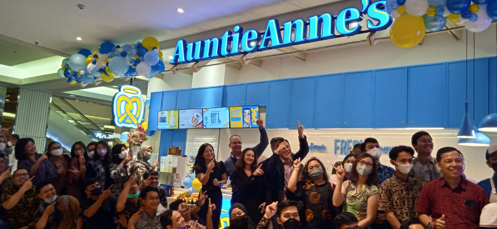 grand opening auntie anne's di mall taman anggrek 2022