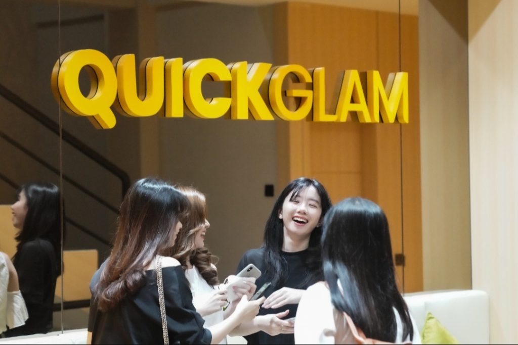 Glamour Skin adalah signature treatment terbaik dari Quickglam dengan teknologi terbaru dari Itali, yang sangat baik untuk memperbaiki tekstur wajah, mengencangkan kulit, serta mencerahkan wajah