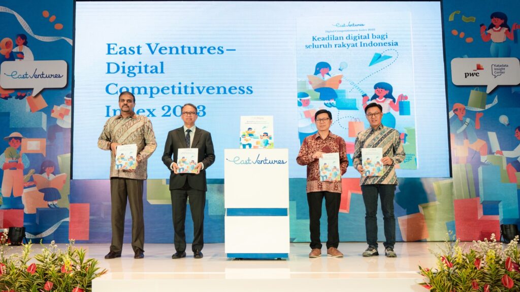 [kiri ke kanan]Radju Munusamy (Partner & NextLevel Leader PwC Indonesia), Edi Pambudi (Deputi Bid. Koordinasi Kerjasama Ekonomi Internasional, Kemenko Perekonomian) Metta Dharmasaputra (Co-Founder & CEO Katadata), dan Willson Cuaca (Co-Founder & Managing Partner East Ventures) pada peluncuran East Ventures - Digital Competitiveness Index 2023 di Jakarta, 5 April 2023
