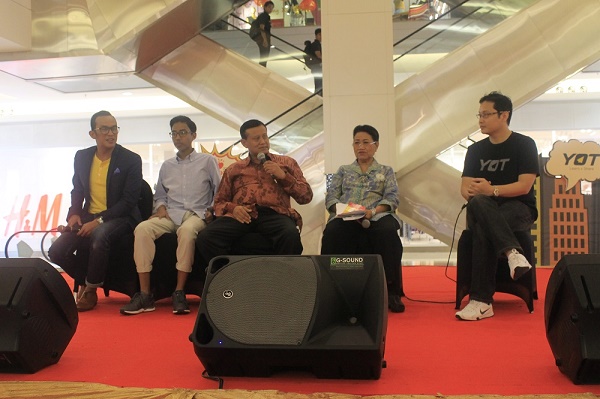 Press Conference YOT Love Donation 2015 (kiri ke kanan : Steny Agustaf, Adhitya Putra Nasir, Dr. S. Hari Yogya, S.H. M.Si, Ibu Rinnie Amaluddin, Mr. Billy Boen)