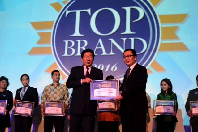 TOP 1 borong penghargaan Top Brand Award 2016