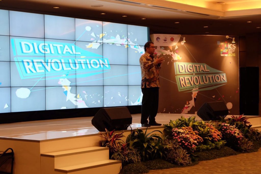 Menteri Komunikasi dan Informatika, Rudiantara sedang membuka Indonesia Cellular Show 2016
