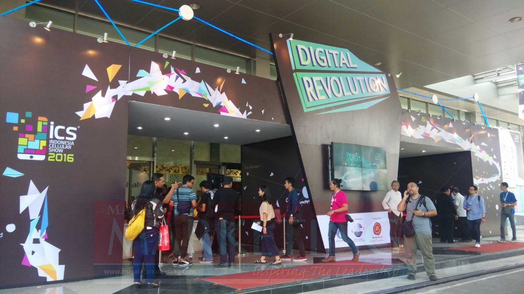 Indonesia Cellular Show (ICS) 2016 hari ini resmi dibuka. Pameran selular terbesar di tanah air ini merupakan yang ke-13 kalinya dan akan dilaksanakan selama 4 hari mulai tanggal 2 – 5 Juni 2016 di Jakarta Convention Center, yaitu di Hall A, Hall B, dan Cendrawasih Hall. Majalah MARKETING/Lia Liliyanti