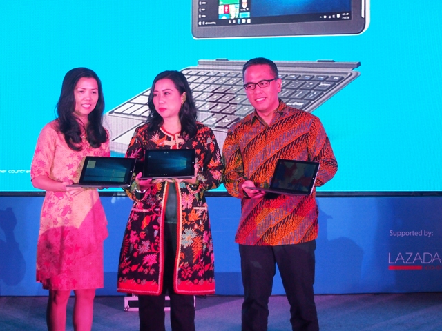 Kiri-kanan : Linda Dwiyanti, Director Consumer Channel Microsoft Indonesia, Nina Ratna Wardhani, CMO PT. Aries Indo Global, Harry K Nugraha, Country Manager Intel Indonesia. 