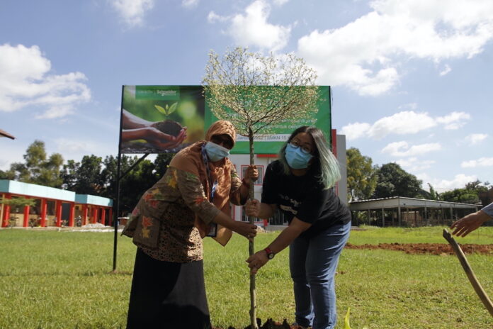 csr Schneider Electric Promosikan Lingkungan Sekolah Hijau Melalui Program ‘Adopt a Tree’