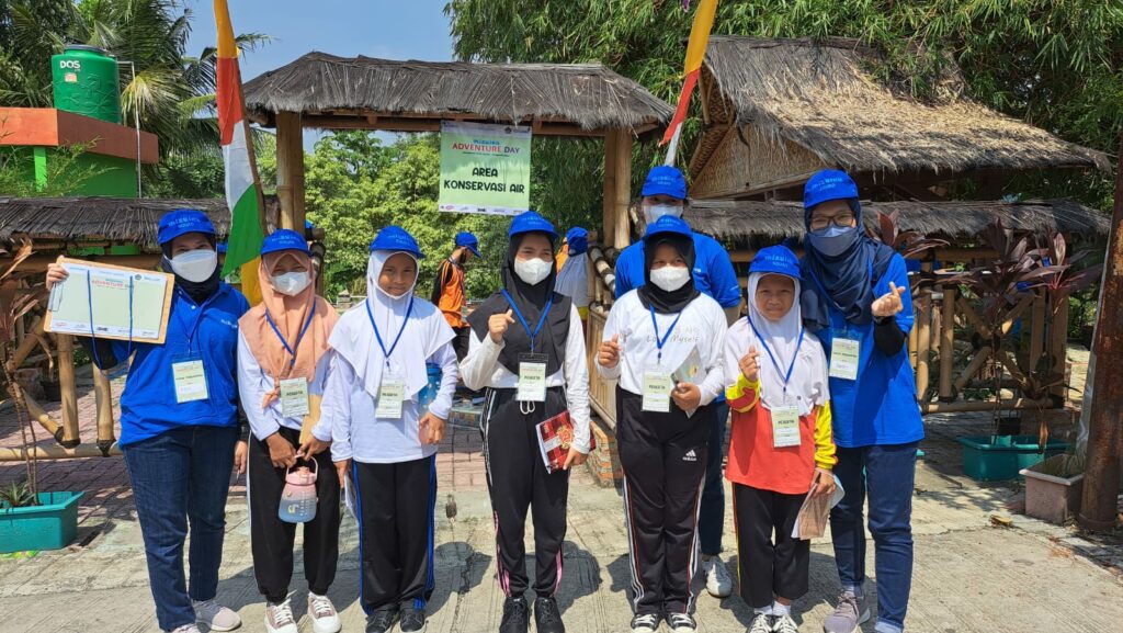 Pekan Air Dunia 2022: Suntory Garuda Beverage (SGB) Bawa Puluhan Siswa SD Binaan Mizuiku Belajar di Ekoriparian Citarum, Karawang, Jawa Barat